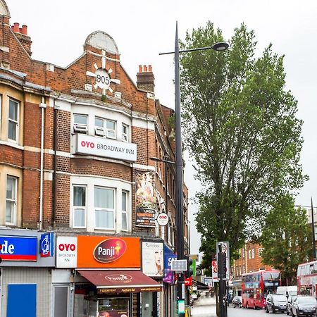 The Broadway Hotel - London Heathrow Southall Bagian luar foto