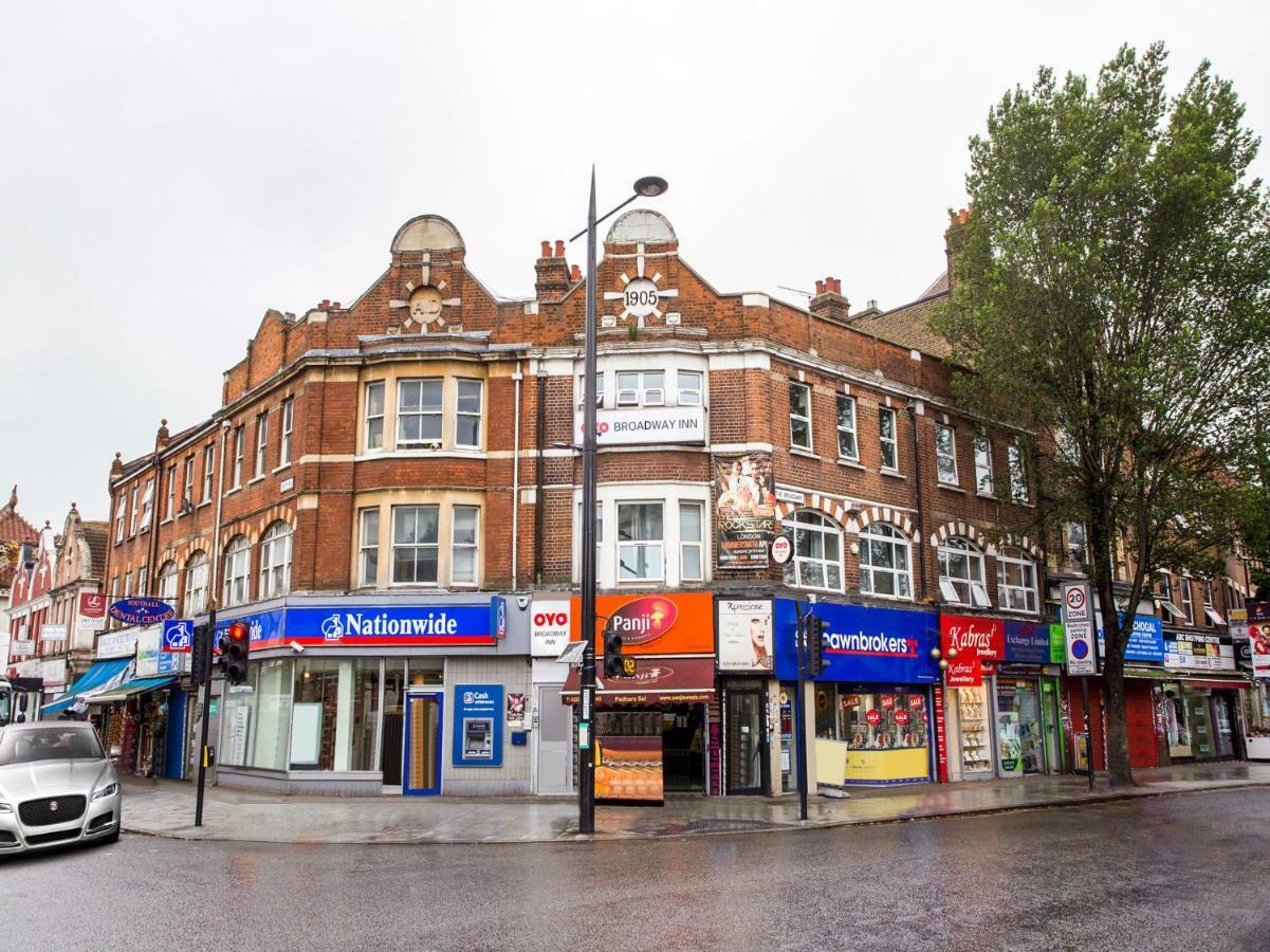 The Broadway Hotel - London Heathrow Southall Bagian luar foto