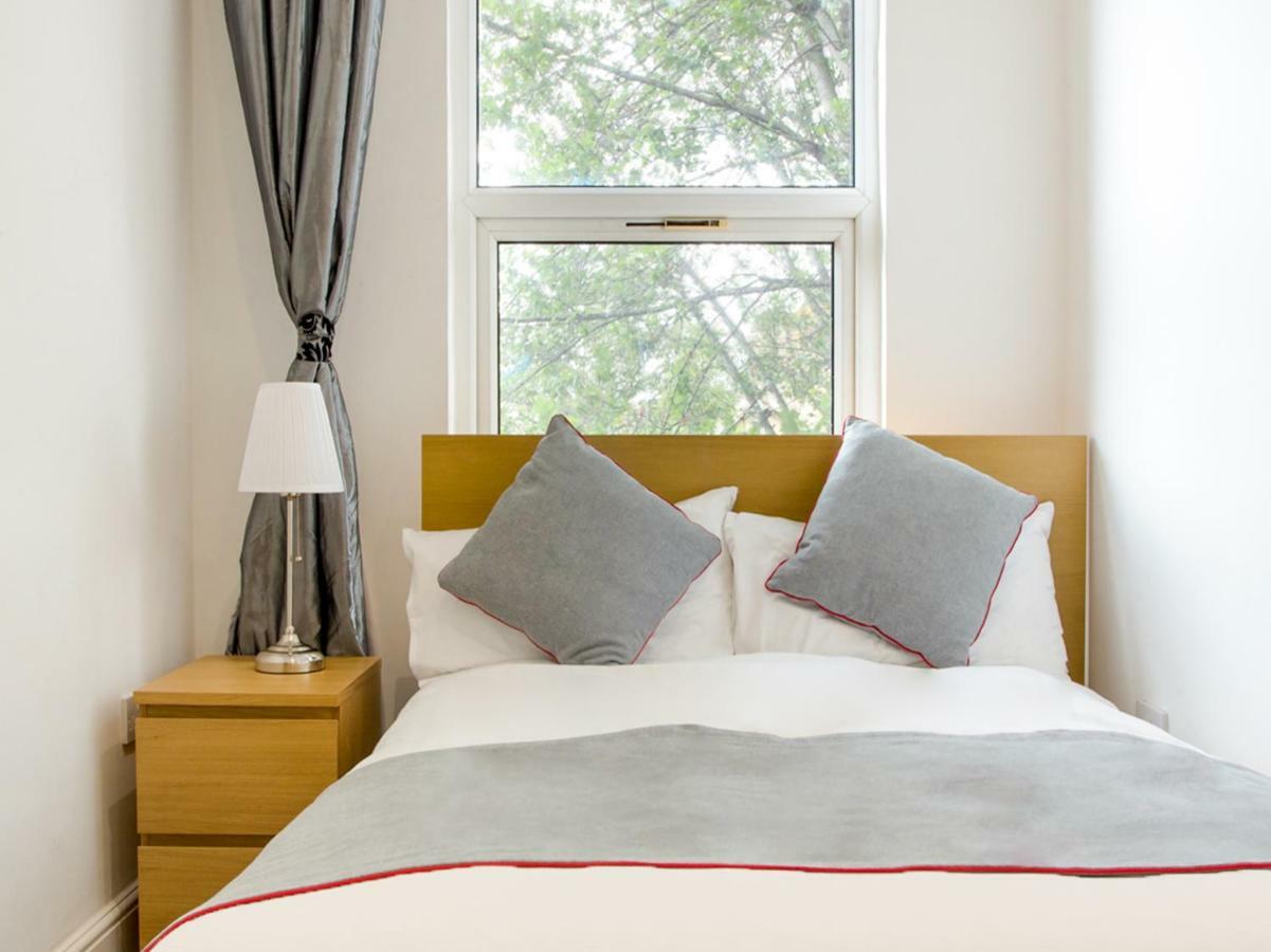 The Broadway Hotel - London Heathrow Southall Bagian luar foto