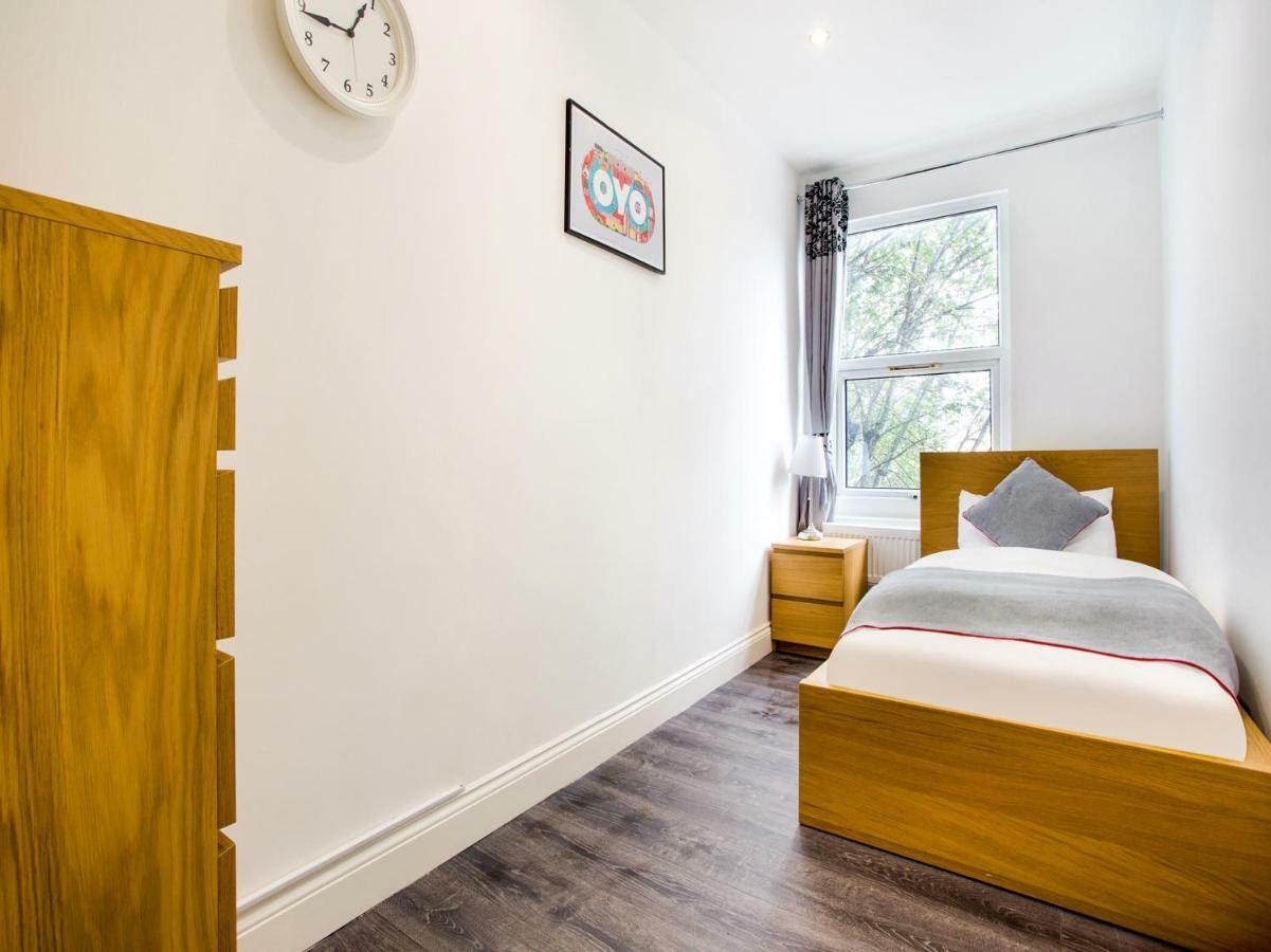 The Broadway Hotel - London Heathrow Southall Bagian luar foto