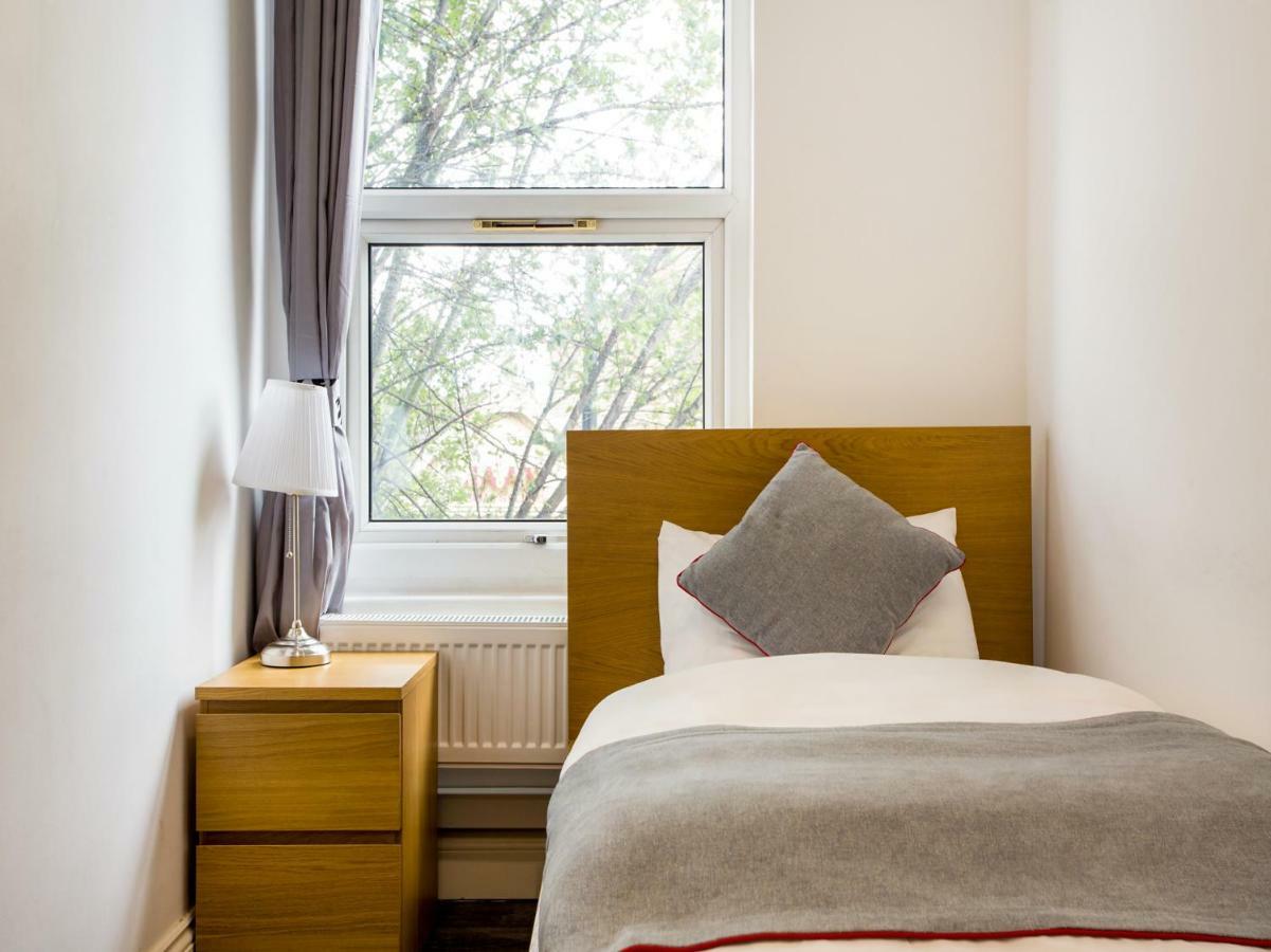 The Broadway Hotel - London Heathrow Southall Bagian luar foto