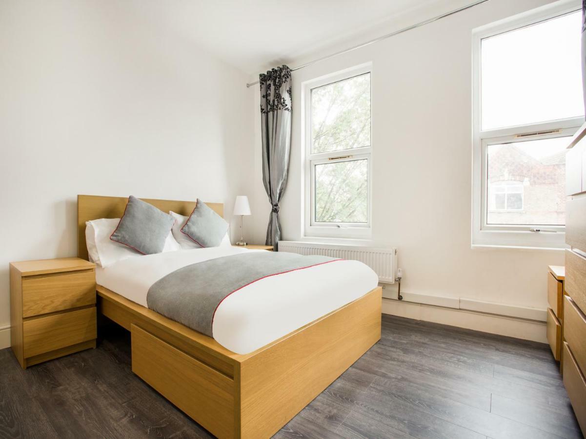 The Broadway Hotel - London Heathrow Southall Bagian luar foto