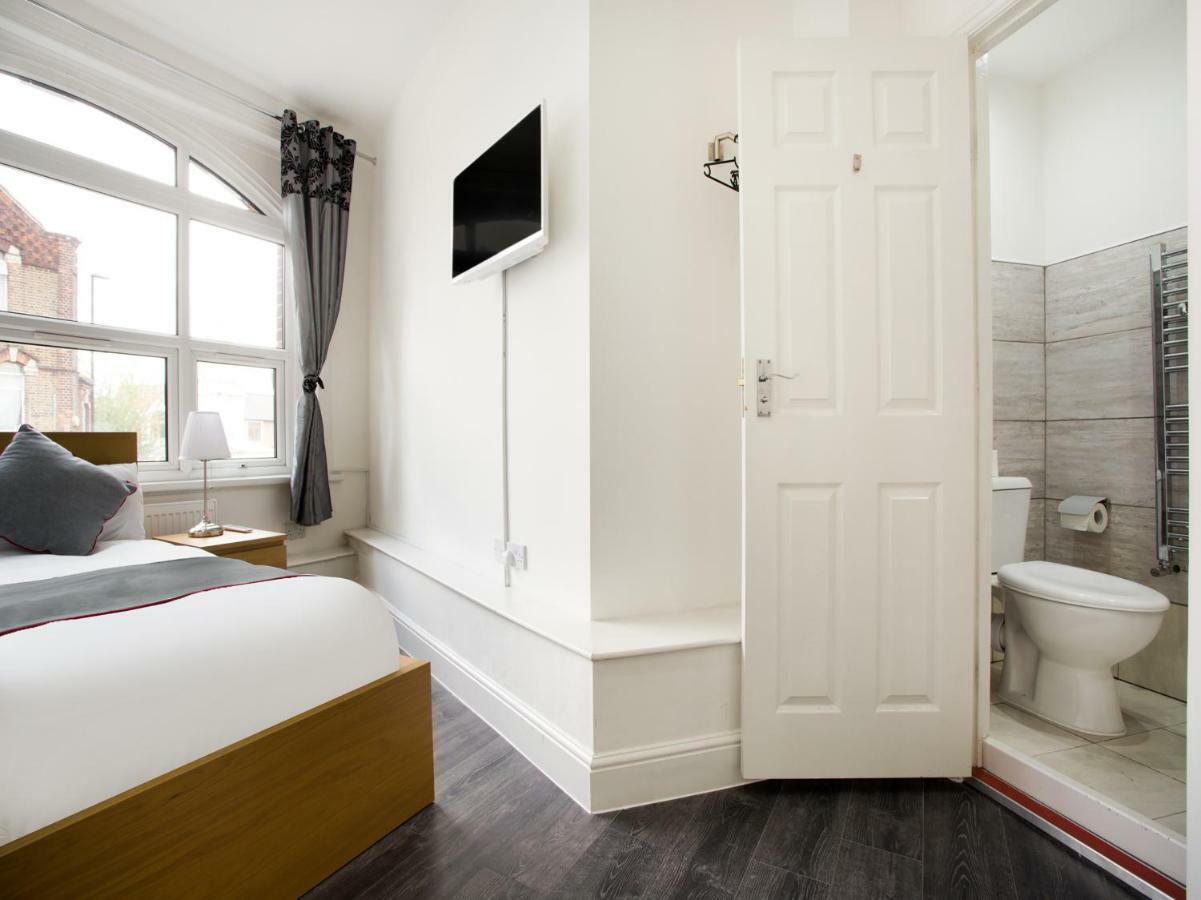 The Broadway Hotel - London Heathrow Southall Bagian luar foto