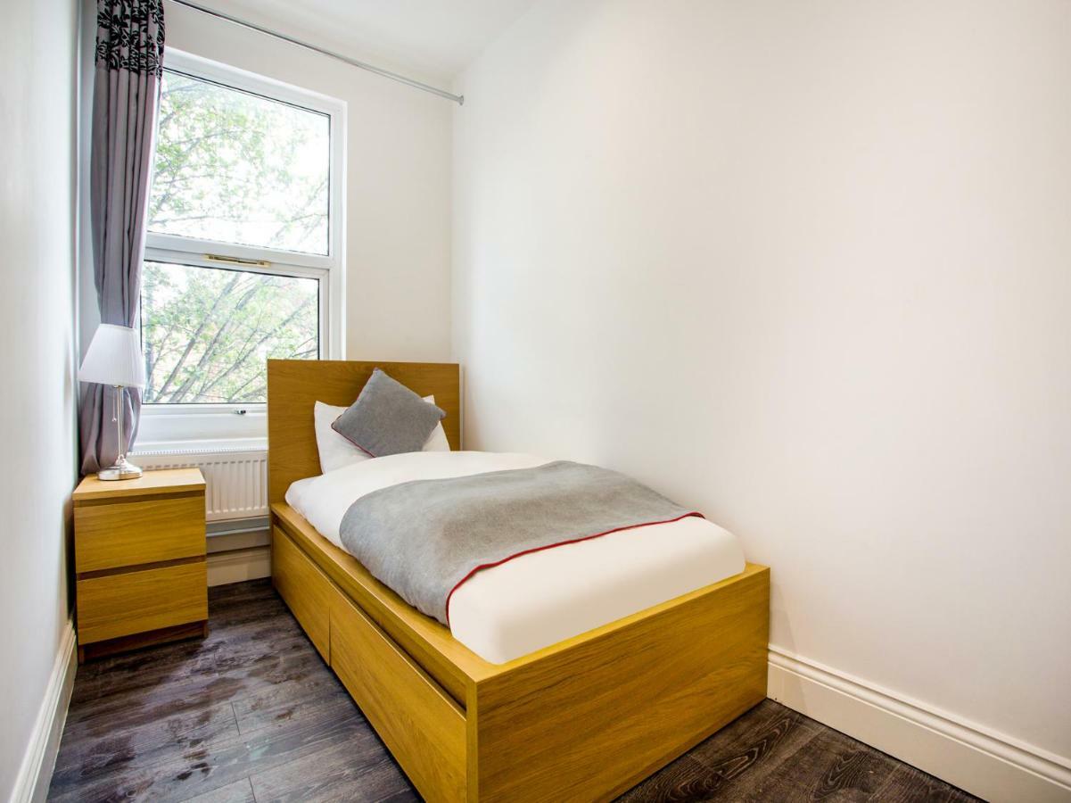 The Broadway Hotel - London Heathrow Southall Bagian luar foto