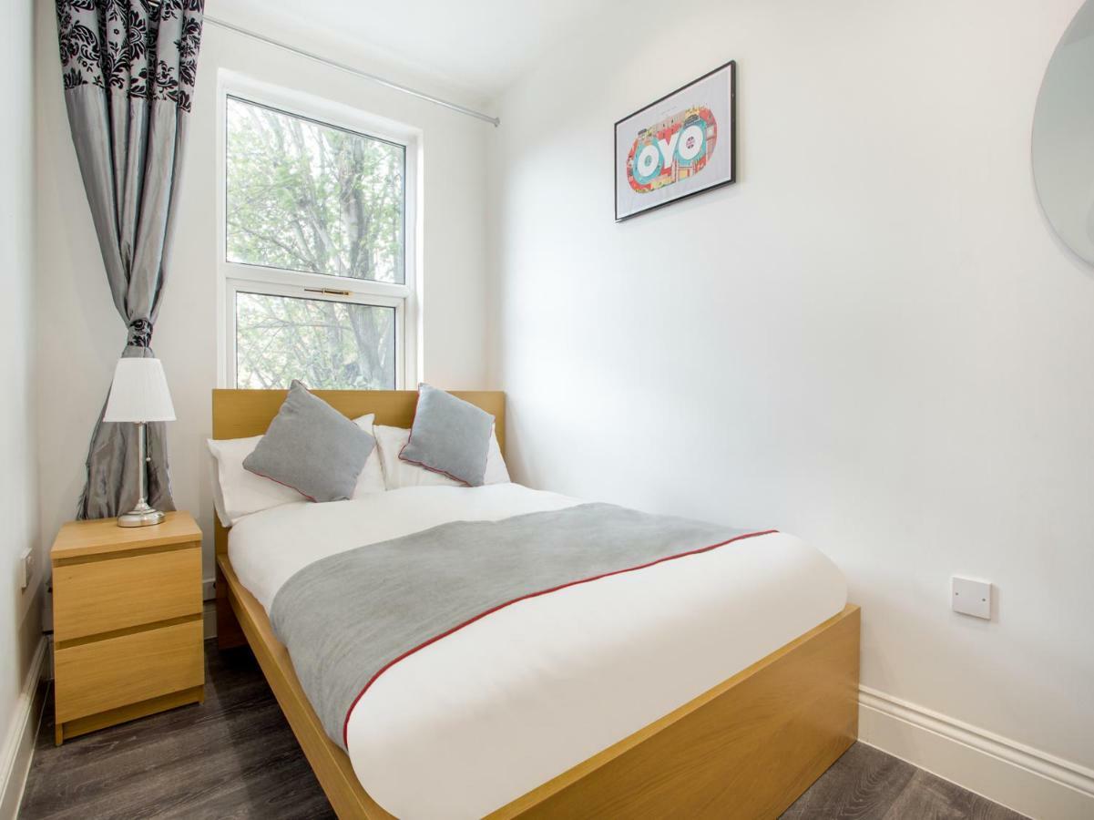 The Broadway Hotel - London Heathrow Southall Bagian luar foto