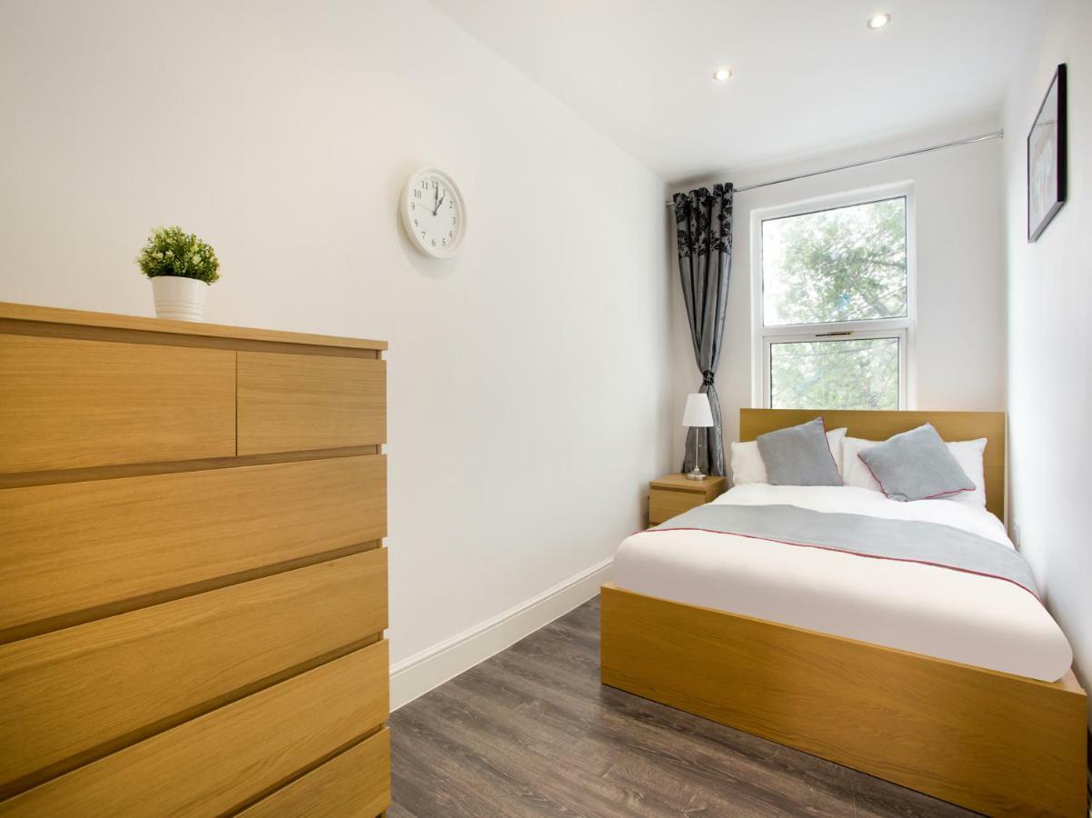 The Broadway Hotel - London Heathrow Southall Bagian luar foto